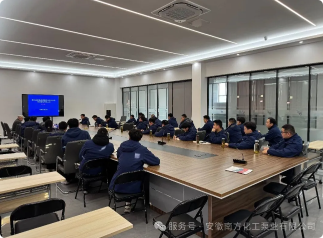 Giáo sư Mou Jiegang từ Đại học Jiliang Trung Quốc đã đến thăm Công ty TNHH Máy bơm hóa chất Nam An Huy để tiến hành đào tạo chuyên ngành về máy bơm ly tâm.
